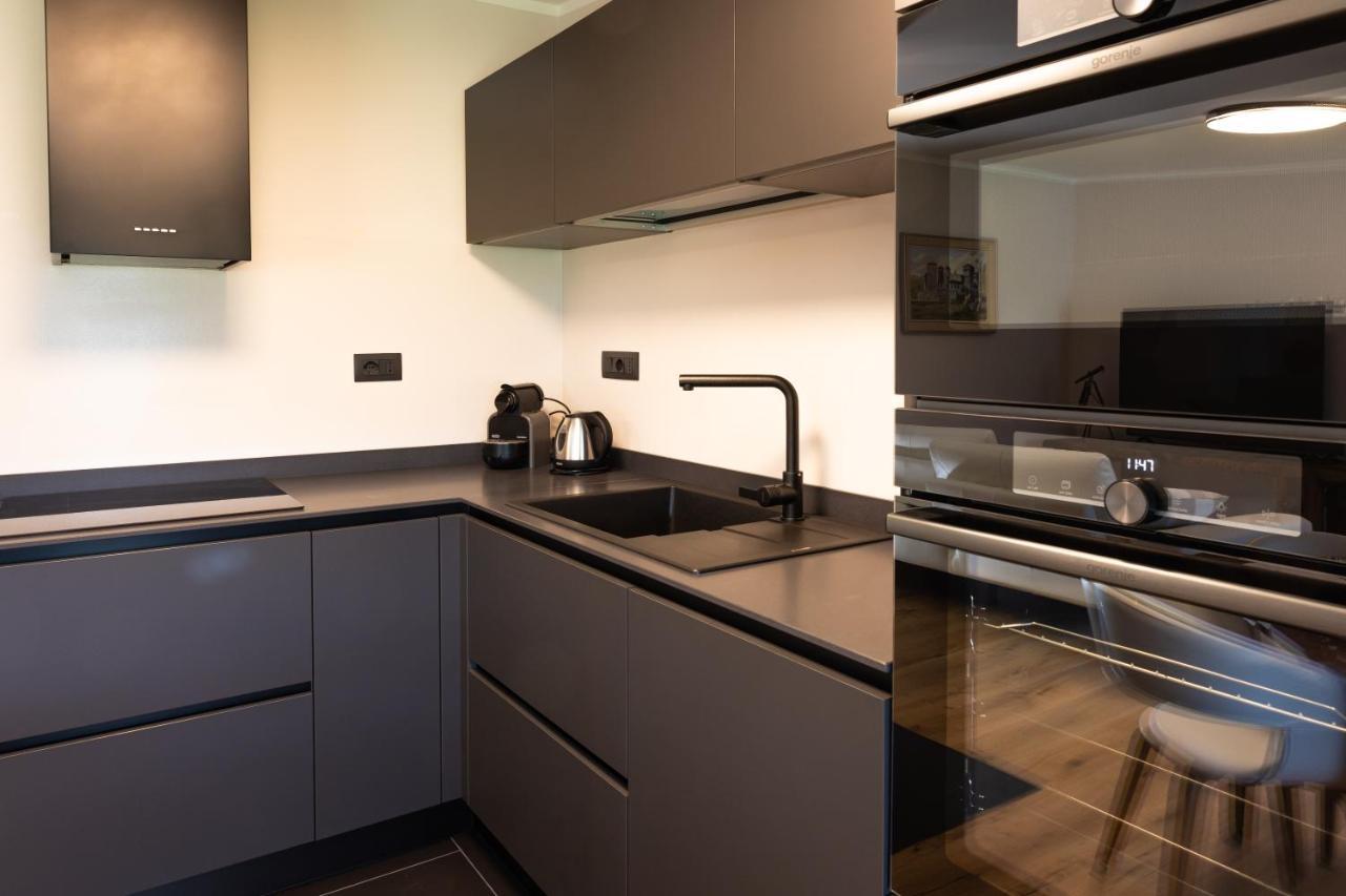 La Rose Du Prevot Apartment Фенис Екстериор снимка