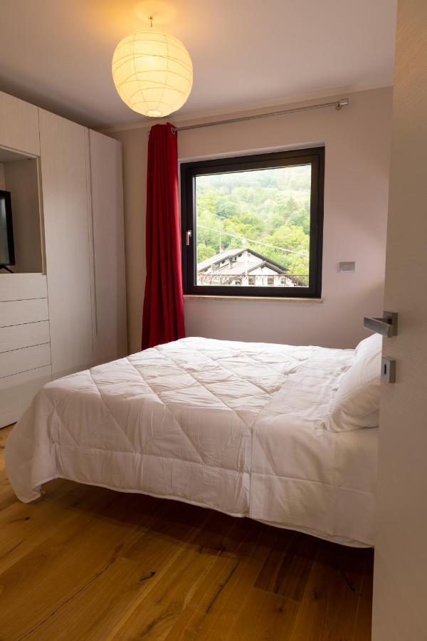 La Rose Du Prevot Apartment Фенис Екстериор снимка